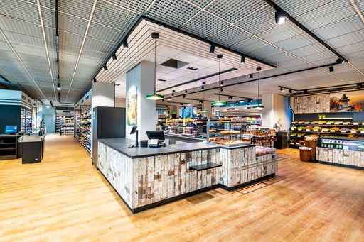 Vorschau Bild von Der erste MeinBioMarkt Österreichs eröffnet am 06.
Oktober seine Tore in der Elisabethstraße in Graz und bietet auf 400
Quadratmetern ein Bio-Vollsortiment, das bioregionale Lebensmittel,
Naturkosmetik und ökologische Drogeriewaren umfasst.