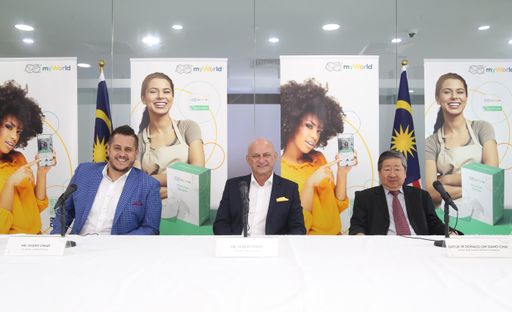 Von links nach rechts: myWorld Co-Owner Sharif
Omar, myWorld Gründer und Eigentümer Hubert Freidl und der ehemalige
stellvertretende Finanzminister von Malaysia, Yg Bhg. Datuk Ir
Donald Lim Siang Chai, bei der Eröffnung des neuen Headquarters von
myWorld Asia in Kuala Lumpur, Malaysia.