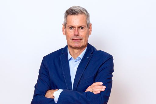  Wirtshausführer Österreich Herausgeber Klaus Egle
sagt, es würde dem heimischen Tourismus mehr bringen, in den Erhalt,
die Entwicklung und die Förderung der typischen österreichischen
Wirtshäuser zu investieren, die Teil unserer Kultur sind.