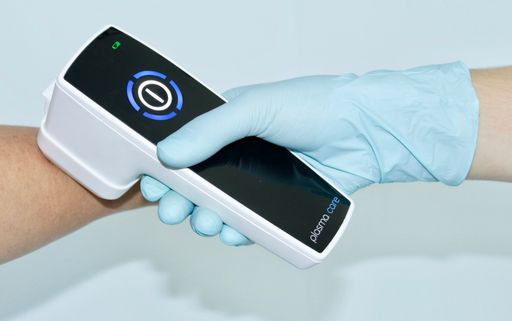 Hilfe für Millionen Menschen: Wundbehandlung durch
Kaltplasma-Technologie. Hier das mobile, CE-zertifizierte und
schmerzfreie Kaltplasma-Gerät plasma care® von terraplasma medical,
Viromed-Gruppe. / Die Verwendung dieses Bildes für redaktionelle
Zwecke ist unter Beachtung aller mitgeteilten Nutzungsbedingungen
zulässig und dann auch honorarfrei. Veröffentlichung ausschließlich
mit Bildrechte-Hinweis.