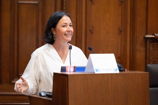 Vorschau Bild von Dr.in Martina Schröck, Leitung Senior Quality, bei der
Podiumsdiskussion „Von der Wertschätzung zur Wertschöpfung“
