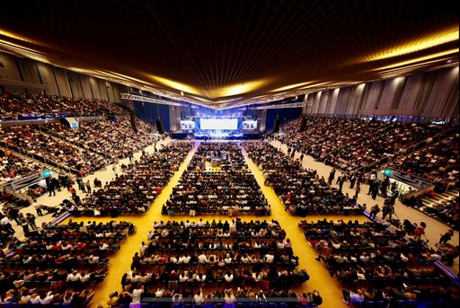 Beim Festival of Hope mit Franklin Graham war die Grugahalle
Essen bis auf den letzten Platz gefüllt / Die Verwendung dieses
Bildes für redaktionelle Zwecke ist unter Beachtung aller
mitgeteilten Nutzungsbedingungen zulässig und dann auch honorarfrei.
Veröffentlichung ausschließlich mit Bildrechte-Hinweis.