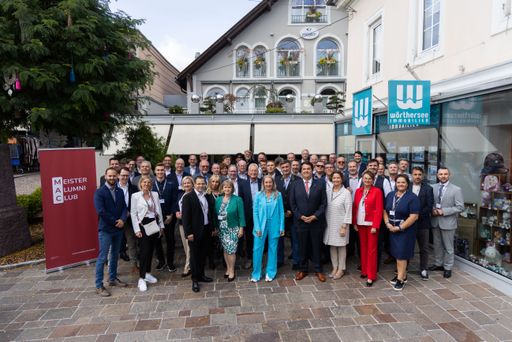 Der Auftakt für den Meister Alumni Club fand im
Rahmen des Bundeskongresses der Bundessparte Gewerbe und Handwerk in
Velden am 6.10. statt – u.a. mit MAC-Präsidentin und
Bundesspartenobfrau Renate Scheichelbauer-Schuster, WK Kärnten
Präsident Jürgen Mandl und WK Burgenland Präsident Andreas Wirth