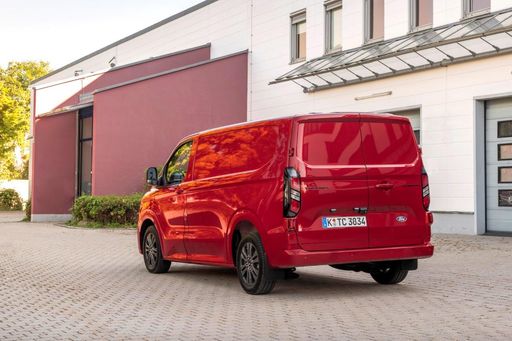 Vorschau Bild von Ford Transit Custom heck / Die Verwendung dieses Bildes für
redaktionelle Zwecke ist unter Beachtung aller mitgeteilten
Nutzungsbedingungen zulässig und dann auch honorarfrei.
Veröffentlichung ausschließlich mit Bildrechte-Hinweis.