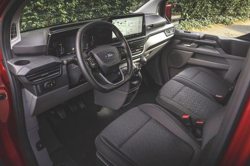 Vorschau Bild von Ford Transit Custom Cockpit / Die Verwendung dieses Bildes für
redaktionelle Zwecke ist unter Beachtung aller mitgeteilten
Nutzungsbedingungen zulässig und dann auch honorarfrei.
Veröffentlichung ausschließlich mit Bildrechte-Hinweis.