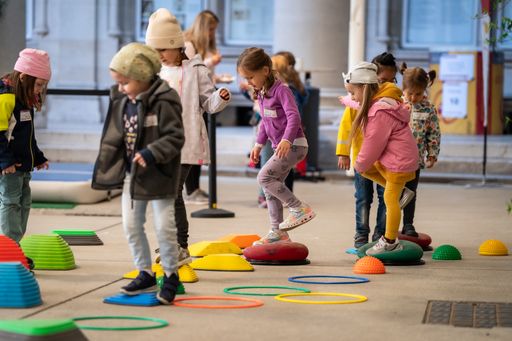 Vorschau Bild von „Fest der Generationen“ für Klein & Groß: Alle
Kleinen waren mit Feuereifer bei der Sache.