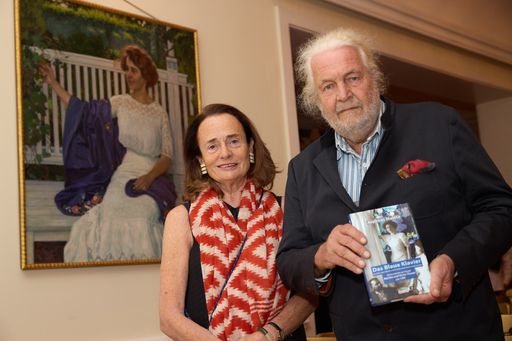 Vorschau Bild von https://www.apa-fotoservice.at/galerie/34182 Evamaria
Schmertzing-Thonet & Andreas Maleta mit seinem Buch vor dem Gemälde
ihrer Großtante Martha Thonet, aus dem Leopold Museum.