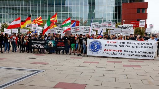 Vorschau Bild von Ausstellung "Psychiatrie - Tod statt Hilfe" vor dem
Austria-Center