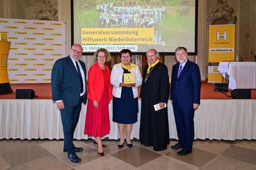 Große Generalversammlung des Hilfswerk
Niederösterreich im Stift Melk. Im Bild Geschäftsführer Christoph
Gleirscher, Landesrätin Christiane Teschl-Hofmeister, Hilfswerk
NÖ-Präsidentin Michaela Hinterholzer, Abt Georg Wilfinger und
Univ.-Prof. Franz Kolland, Karl Landsteiner Privatuniversität