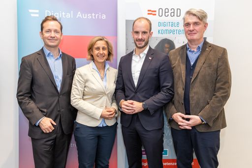 https://www.apa-fotoservice.at/galerie/34354 – Im Bild v.l.n.r.:
Jakob Calice, OeAD-Geschäftsführer; Tatjana Baborek,
Institutsleiterin WIFI Österreich; Florian Tursky, Staatssekretär
für Digitalisierung und Telekommunikation; John Evers,
Generalsekretär des Verbandes österreichischer Volkshochschulen
(VÖV)