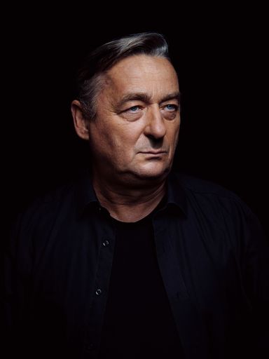 Vorschau Bild von Andreas Vitásek als der „Herr Karl“ in der VHS
Kulturgarage.