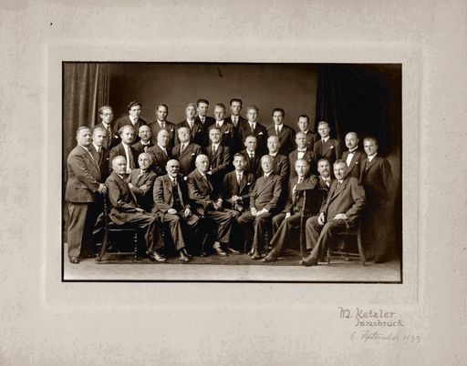 Das städtische Orchester mit seinem Gründer Martin
Spörr (vorne Mitte) am 6. September 1933. Die Aufnahme stammt aus
der Familie von Martin Spörr.