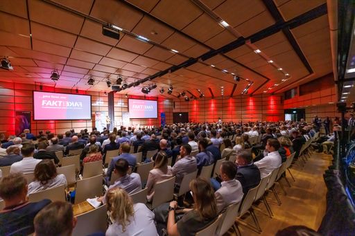 Vorschau Bild von Die rund 450 Kongressteilnehmer*innen erlebten live
vor Ort einen Tag voller inspirierender Impulsvorträge, Workshops
und informativer Praxisbeispiele sowie viel Platz für Unterhaltung
und Networking.