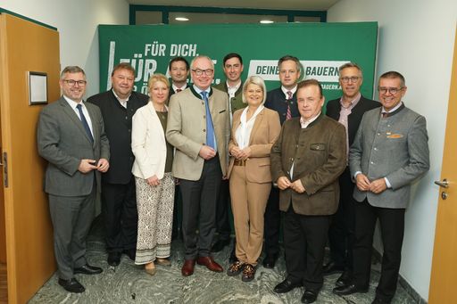  Das Präsidium des NÖ Bauernbundes steht geschlossen
hinter den Forderungen der Bäuerinnen und Bauern.