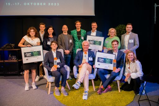  Die Preisträger-Teams mit der Jury bei der 1. LSZ
Green Business Data Challenge