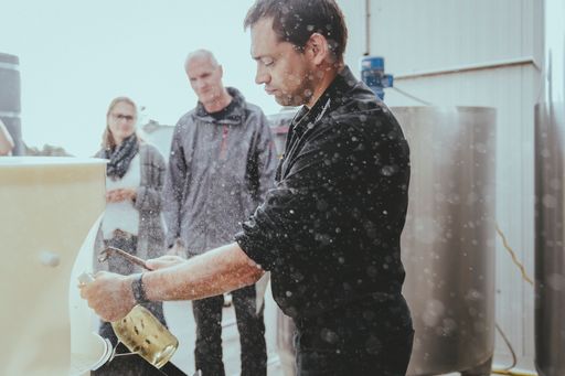 Am Wochenende rund um den Tag des Sekt Austria
können Besucher:innen bei ausgewählten Sekthersteller:innen neben
Verkostungen auch die Schritte der Sektherstellung erleben.