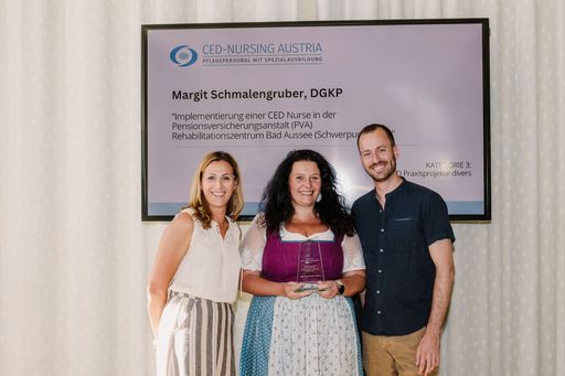 Vorschau Bild von DGKP Barbara Klaushofer, CED-Nursing Austria; DGKP
Margit Schmalengruber / Pensionsversicherungsanstalt
Rehabilitationszentrum Bad Aussee; DGKP Tobias Mooslechner MSc.,
CED-Nursing Austria