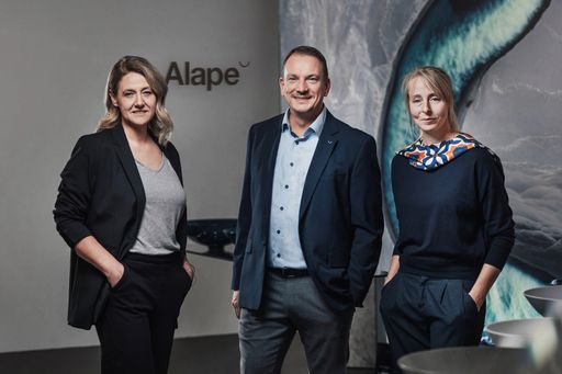 Die neue Geschäftsleitung von Alape (v.l.n.r.): Andrea Jürgens
(Marketing and Design Director), Michael Gatzke (Commercial
Director) und Dr. Julia Rami (Production Director) lenkt die
Geschicke des Unternehmens von Goslar aus.