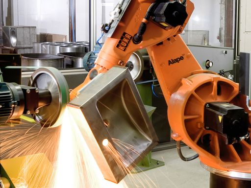 Vorschau Bild von Alape fertigt seine Waschtischlösungen aus emailliertem Stahl in
einer einzigartigen Mischung aus Manufaktur- und
Hightech-Produktion. Das High-End-Design des Unternehmens wird
weltweit geschätzt.