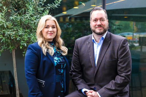 Vorschau Bild von https://www.apa-fotoservice.at/galerie/34570 Petra Gruber (dm
Ressortleiterin Marketing & Einkauf) und Harald Bauer (dm
Geschäftsführer)