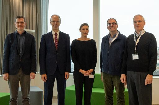 v.l.n.r.: Prof. Fritz Zimprich / Univ. Klinik für Neurologie der
MedUni Wien, DI Dr. Hans Aubauer, CFA / SVS-Generaldirektor, Prof.
Eva Hilger / leitende Ärztin der SVS, Prof. Michael Krebs / MedUni
Wien und Prof. Hans-Georg Eichler / MedUni Wien