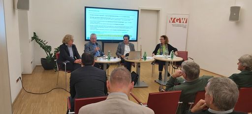 Vorschau Bild von v.l. Ortrun Gauper, Stephan Schwarzer, Bernhard
Geringer, Sylvia Leodolter