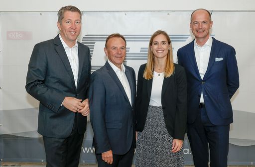  von links nach rechts: Roman Löbsch, Geschäftsführer Österreich
bei Nuveen Real Estate, Gerald Bischof, Bezirksvorsteher Wien
Liesing, Viktoria Haumer, Senior Associate Portfolio Management
Austria Nuveen Real Estate, Andreas Liebsch, Managing Partner Go
Asset
