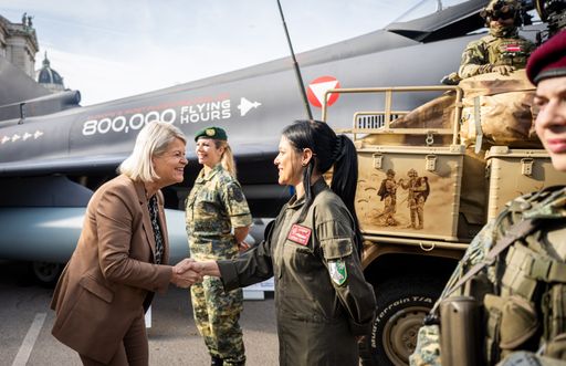 Vorschau Bild von Heldenplatz, Wien, Österreich .Pressekonferenz zur
Informations- und Leistungsschau des Österreichischen Bundesheeres
anlässlich des Nationalfeiertages mit Bundesministerin Klaudia
Tanner