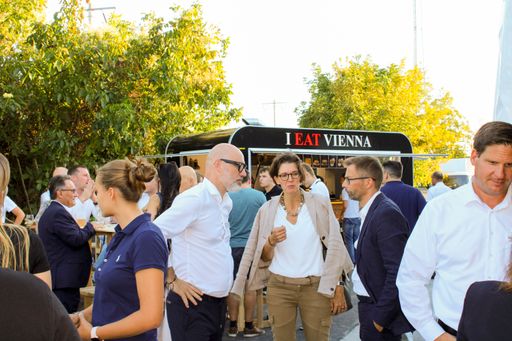 Angeregte Gespräche beim 10-Jahres-Festl der
CC4Remarketing GmbH