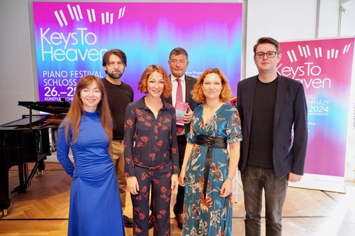 Vorschau Bild von Sabina Hasanova, Miloš Todorovski, Maria Radutu,
Sophie Heinrich, Florian C. Reithner