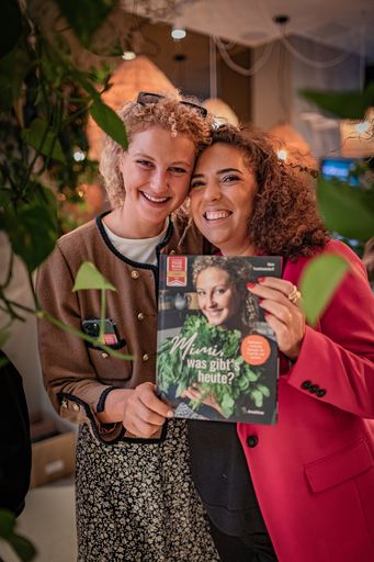  Jungautorin und Food-Bloggerin Mimi Trauttmansdorff
alias @mimilicious_ und WORX Co-Geschäftsführerin Talin Seifert im
Rahmen der Buchveröffentlichung des Erstlingswerks "Mimi, was gibt´s
heute".