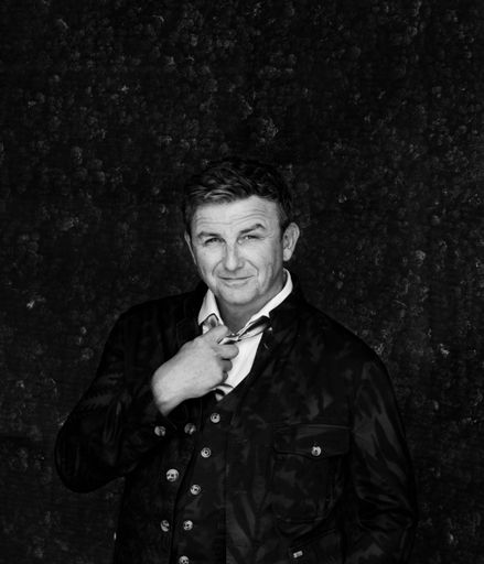 Hans Sigl ist das diesjährige ehrenamtliche
Testimonial der Loose Tie-Aktion.