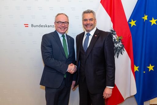  NÖ Bauernbundobmann LH-Stv. Stephan Pernkopf
unterstützt die Initiative „Glaub an Österreich“ von Bundeskanzler
Karl Nehammer.