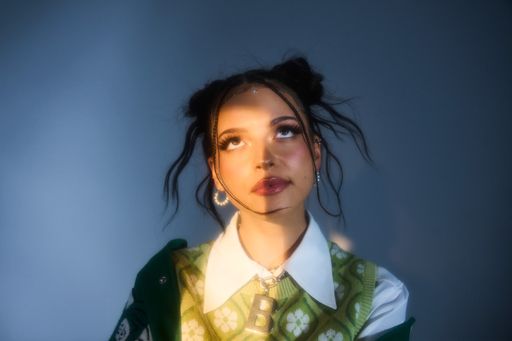  Am 31. März 2024 gibt Nina Chuba ab 13:00 Uhr auf der legendären
Ischgl Stage ihr Ischgl-Debüt, rappt, singt und sorgt mit ihrem
nicht umsonst gehypten Genre-Mix aus Pop, Rap, Hip-Hop und
Dancehall-Rhythmen für Stimmung.