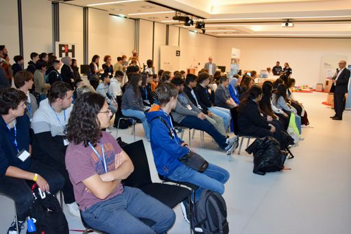 Vorschau Bild von Eröffnungs des innovativen Projektes durch
Vizerektor Norbert Kraker an der Pädagogischen Hochschule Wien.