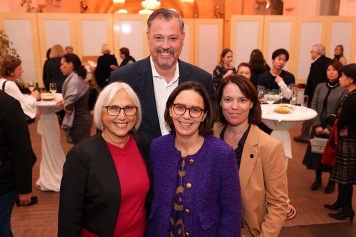  Dr. Dagmar Schratter, Ehrenmitglied von Austrian
Leading Sights Mag. Ulrike Rauch-Keschmann, Sektionschefin
Tourismus, Bundesministerium für Arbeit und Wirtschaft Claudia
Schmidberger-Slond, Leitung Marketing und Sales Schönbrunn Group
Peter Hosek, MA - Veranstalter der Schloss Schönbrunn Konzerte, WKE
Gmbh