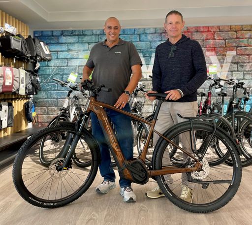 Frank Aeschbacher, CEO (r.) mit Shop-Leiter
Alexander Kis (l.)