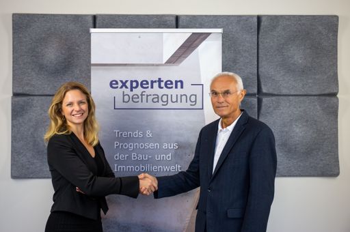  Iris Einwaller, Geschäftsführerin des Immobilien
Magazin Verlags und Mag. Siegfried Wirth.