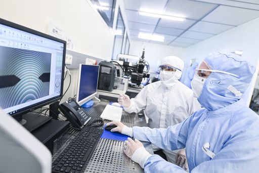  Forschungskooperationen mit Unternehmen, der größte
Reinraum Österreichs und ein neues Ausbildungszentrum: Kärnten zeigt
als Innovationsstandort auf.