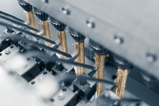 Die Robert E. Huber GmbH ist seit über 80 Jahren ein
familiengeführtes, mittelständisches Unternehmen mit Sitz in
Königsbach. Der europäische Marktführer ist spezialisiert auf die
Herstellung hochpräziser Produkte und Komponenten und fertigt unter
anderem exklusive Schreibgeräte und Accessoires für zahlreiche
Weltmarken aus der Luxus- und Konsumgüterbranche. / Die Verwendung
dieses Bildes für redaktionelle Zwecke ist unter Beachtung aller
mitgeteilten Nutzungsbedingungen zulässig und dann auch honorarfrei.
Veröffentlichung ausschließlich mit Bildrechte-Hinweis.