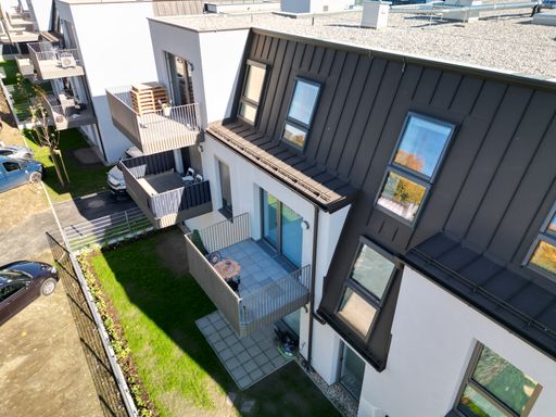 Vorschau Bild von In Brunn/Gebirge hat die gemeinnützige
Genossenschaft Neue Heimat Gewog mit g.o.y.a. Architekten eine
moderne Wohnhausanlage mit einer speziellen Dachkonstruktion
errichtet.