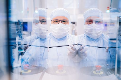 Substratproduktion im Reinraum
