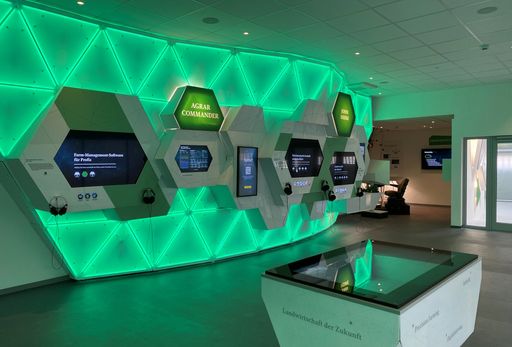 Vorschau Bild von Digitale Mediensysteme GmbH: Erfolgreich
Umsetzungen von Digitalisierungslösungen bei RWA, COR+interlübke
sowie Live Shopping bei Nespresso. (Foto: DMS)