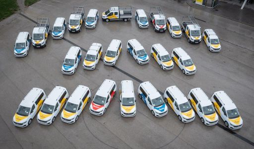 Vorschau Bild von Firmenfahrzeug-Übergabe 3 / Die Verwendung dieses Bildes für
redaktionelle Zwecke ist unter Beachtung aller mitgeteilten
Nutzungsbedingungen zulässig und dann auch honorarfrei.
Veröffentlichung ausschließlich mit Bildrechte-Hinweis.