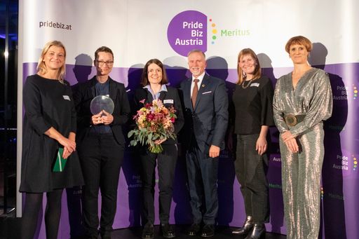 Vorschau Bild von Pride Biz Sonderpreis: "Our Bodies"