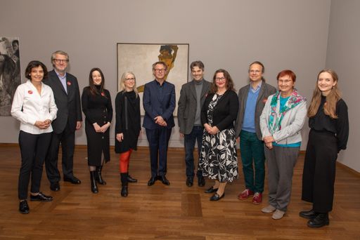 https://www.apa-fotoservice.at/galerie/33569 Im Bild von links
nach rechts: Régine Bonnefoit (Universitè de Neuchâtel), Philipp
Blom (Schriftsteller und Historiker), Simone Hönigl (Egon Schiele
Dokumentationszentrum, Leopold Museum), Kerstin Jesse (Kuratorin,
Leopold Museum), Hans-Peter Wipplinger (Direktor, Leopold Museum),
Alexander Klee (Österreichische Galerie Belvedere), Alexander
Matzner (Kunsthistorikerin, Art in Words), Tobias Burg (Kurator,
Museum Folkwang Essen), Ulrike Emberger (BDA), Laura Feurle
(Universität Konstanz)