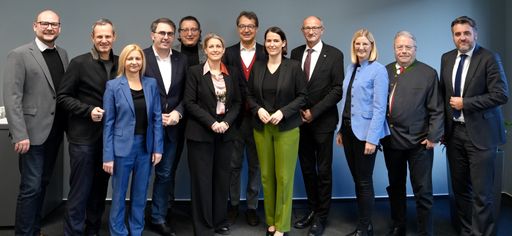 Das Präsidium der Wirtschaftskammer und der
Landesvorstand des Tiroler Wirtschaftsbundes nach der heutigen
Entscheidung