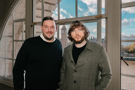  Channel Aid-Founder Fabian Narkus mit Sänger James Arthur / Die
Verwendung dieses Bildes für redaktionelle Zwecke ist unter
Beachtung aller mitgeteilten Nutzungsbedingungen zulässig und dann
auch honorarfrei. Veröffentlichung ausschließlich mit
Bildrechte-Hinweis.