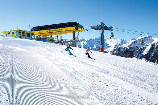  Ab 16. November können Skifahrer auf der
Schladminger Planai die ersten Schwünge in den Schnee ziehen