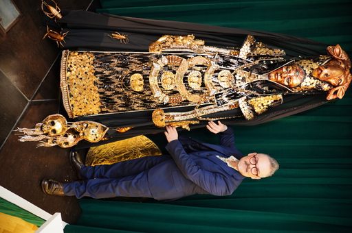  Giuseppe Pallela mit Priesterkostüm